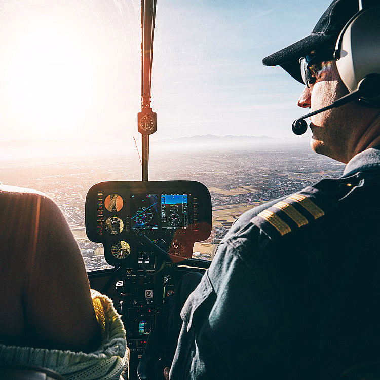 Helikopterleksjon og prøveflyging