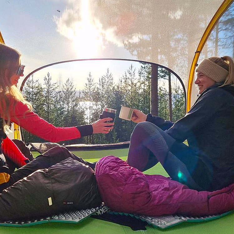 Svevetelt og klatrepark