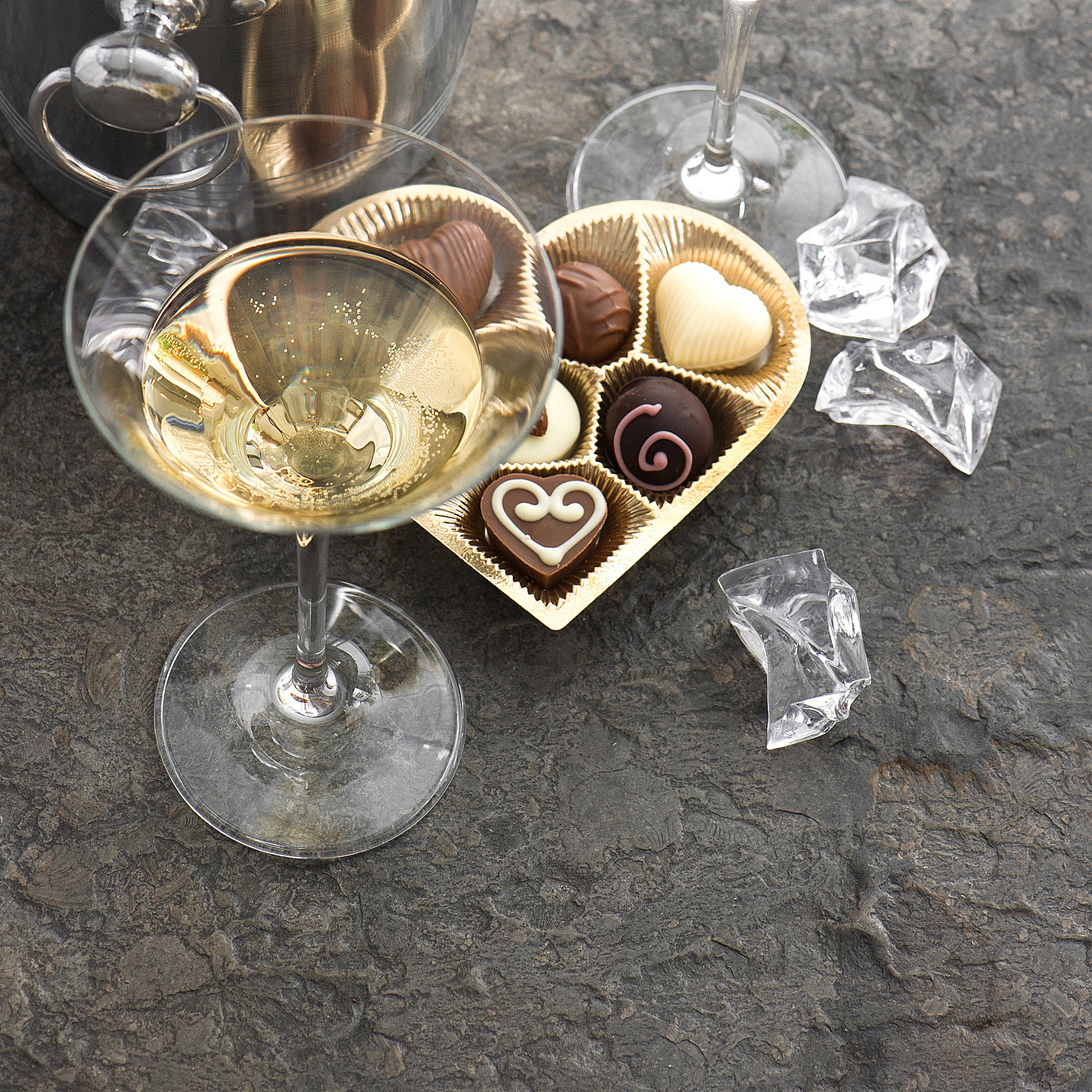 Musserende vinflight med sjokolade