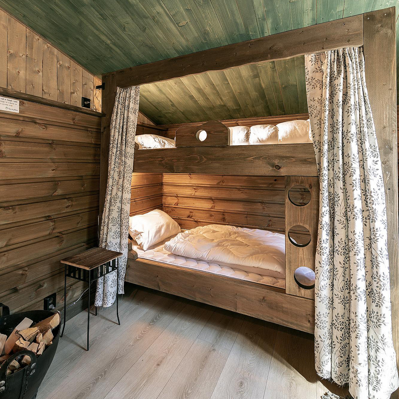 Hobbit Cabin