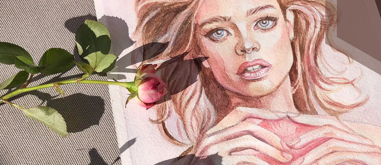Akvarellmaleri av kvinne med hender i hjerteform over en rose, omgitt av ekte rosa roser