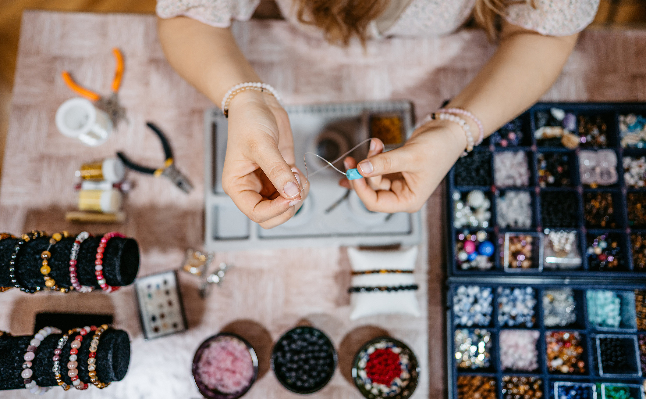 Smykkekurs i å lage egne smykker