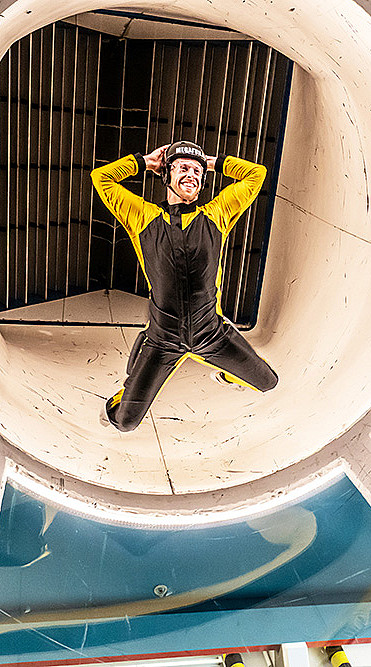 Indoor skydive deluxe