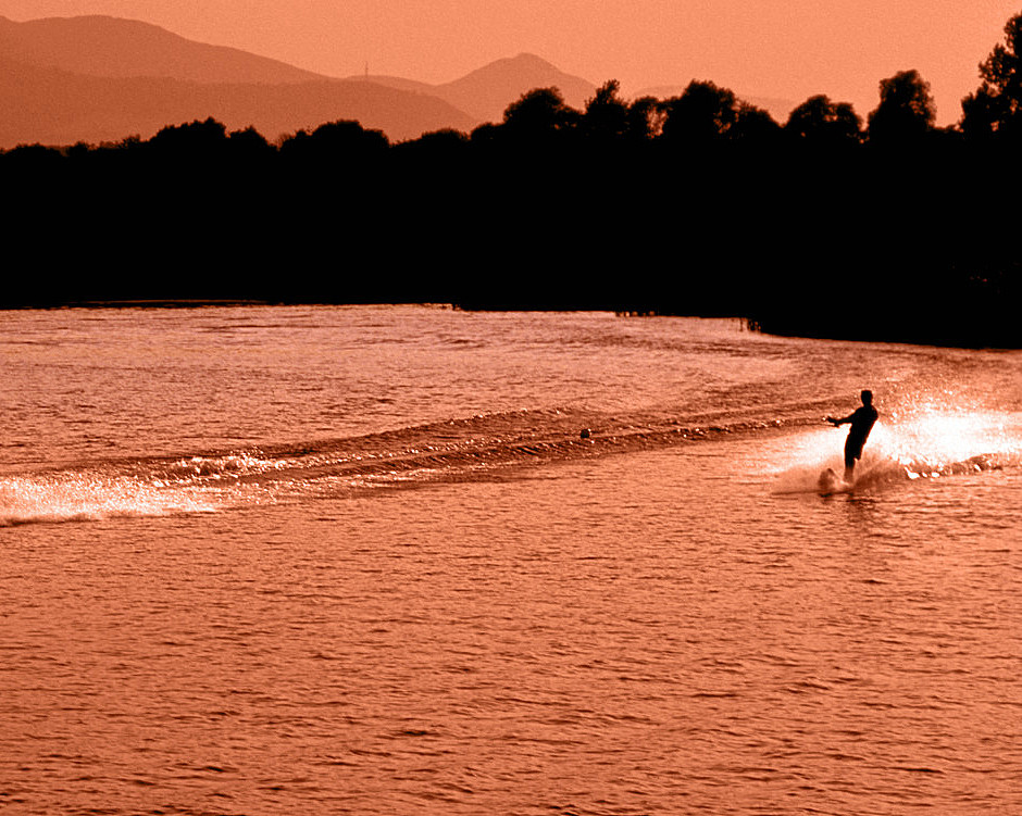 Barefoot Watersport Experience