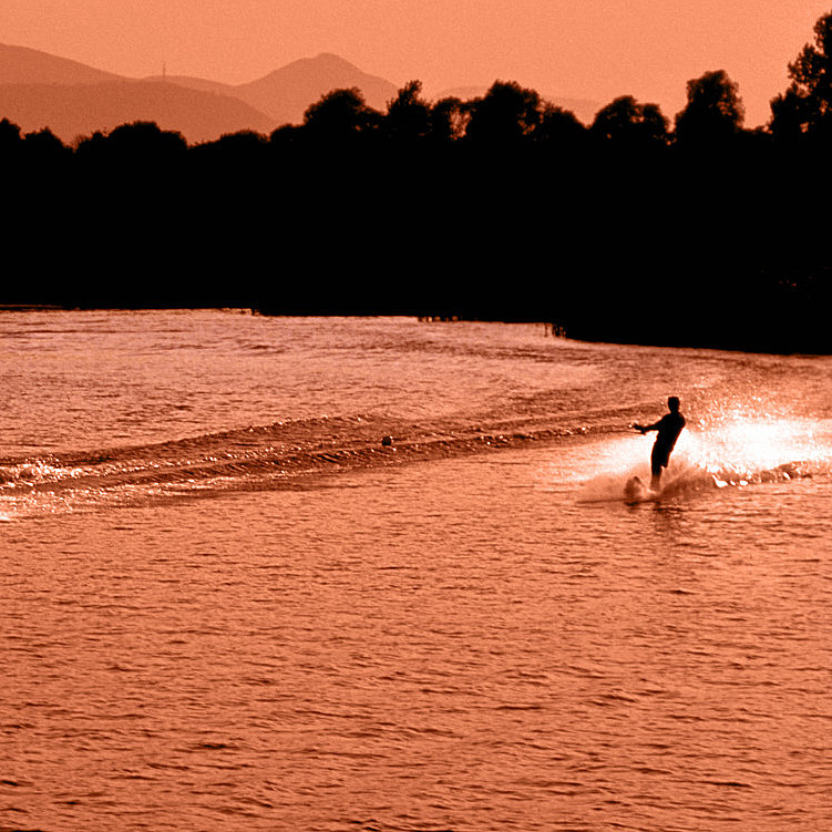 Barefoot Watersport Experience