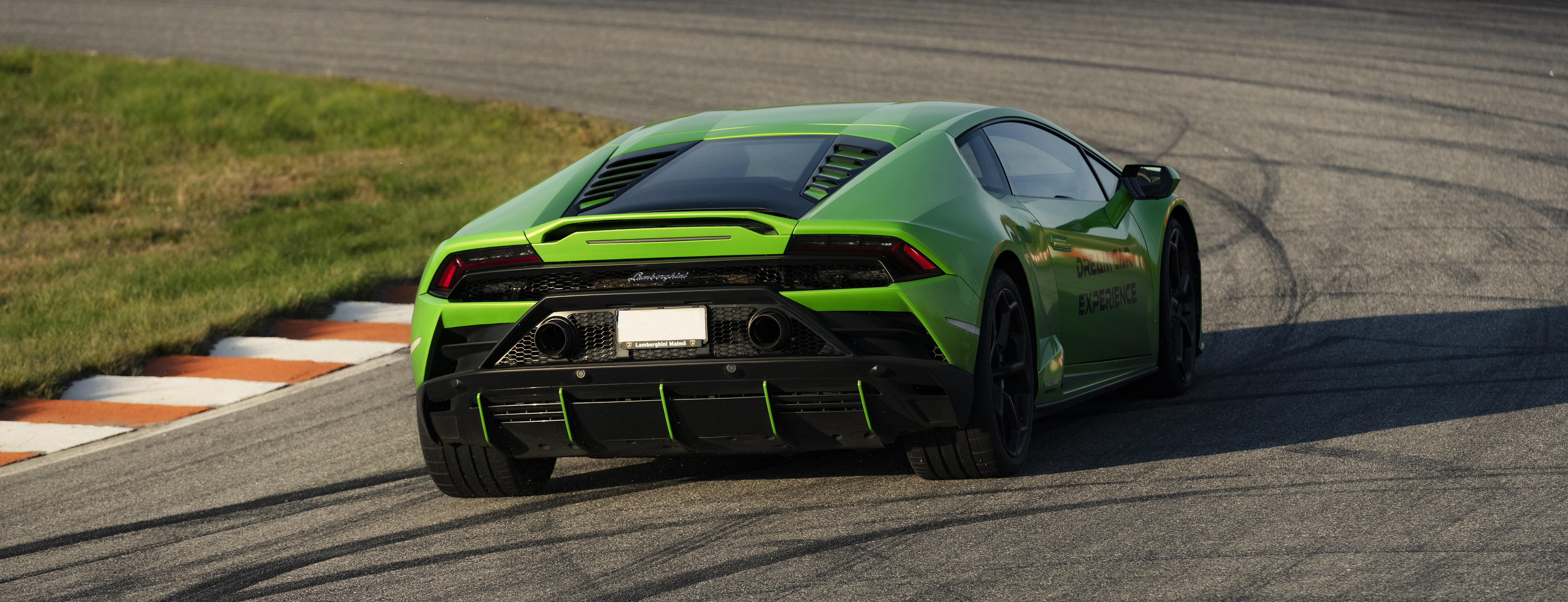 Kjør Lamborghini på racerbane