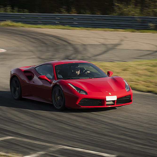 Kjør Ferrari på racerbane