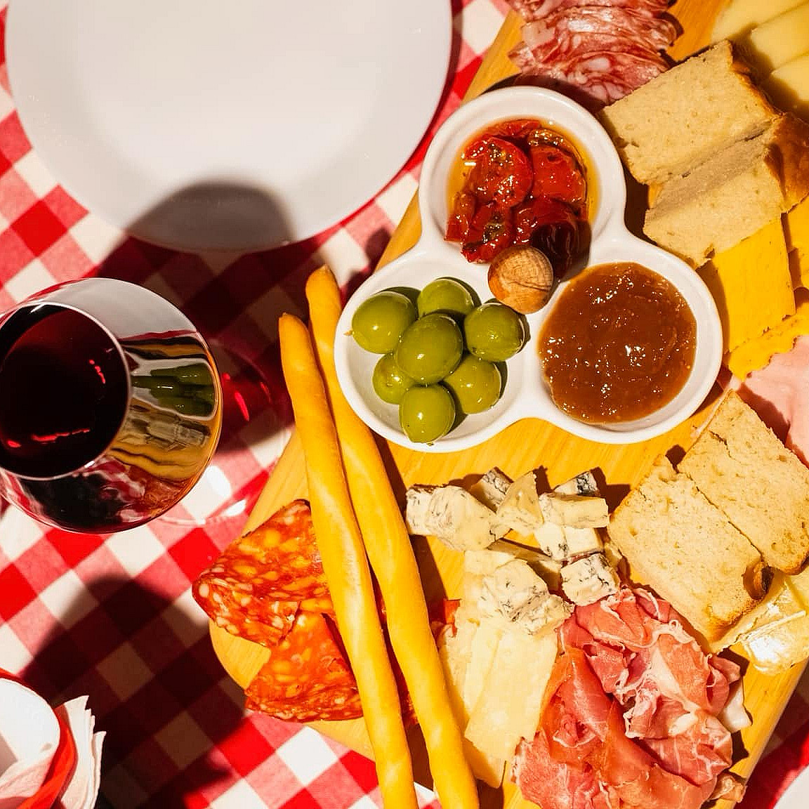 Vinsmaking med ost og spekemat