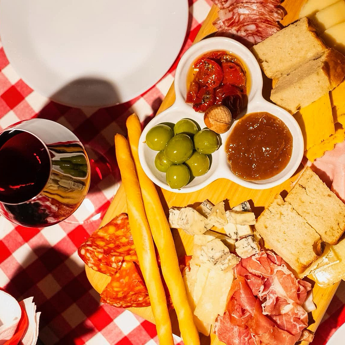 Vinsmaking med ost og spekemat
