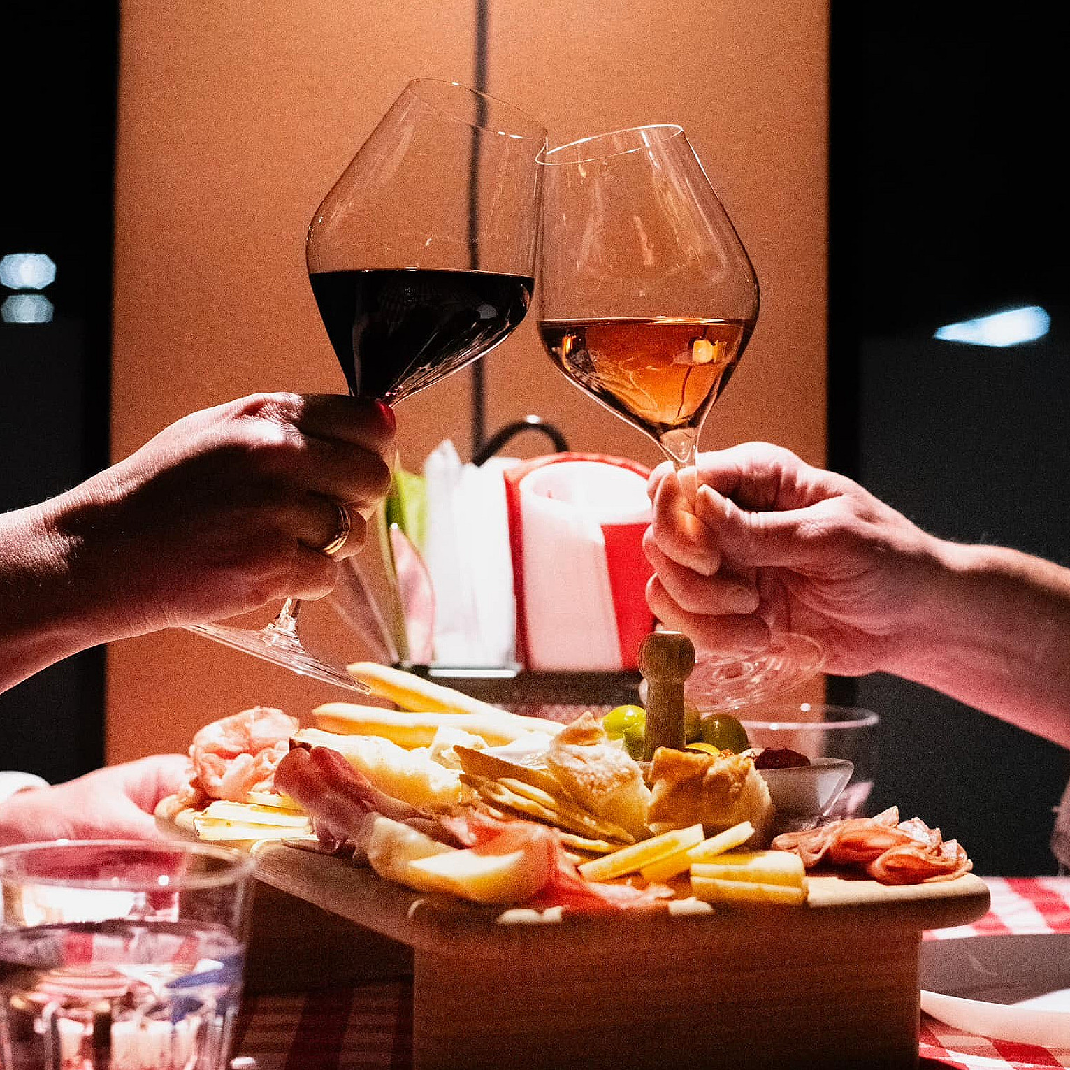 Vinsmaking med ost og spekemat
