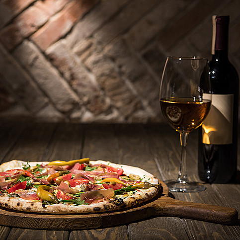 Italiensk pizza og vin for to