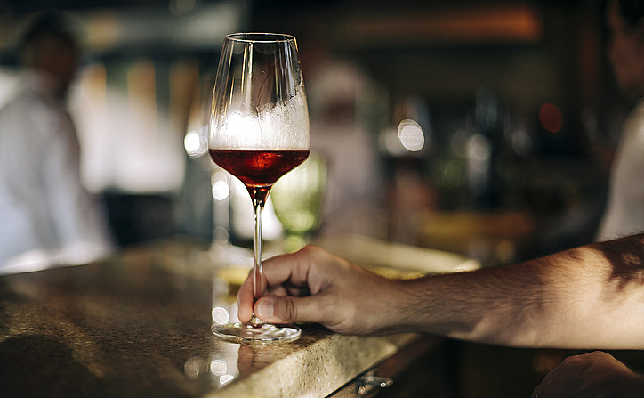 En kveld på vinbar for to