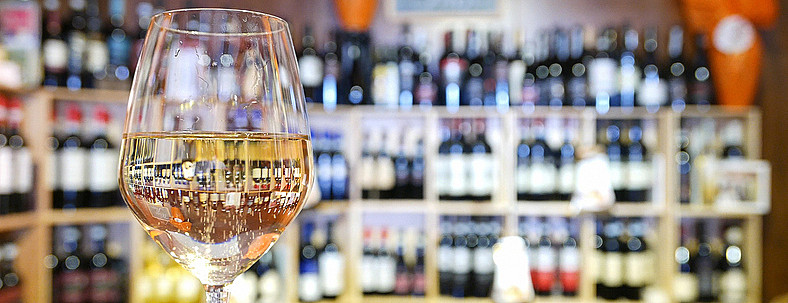 En kveld på vinbar for to