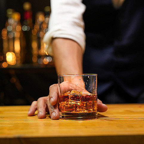 En kveld på whiskybar for to