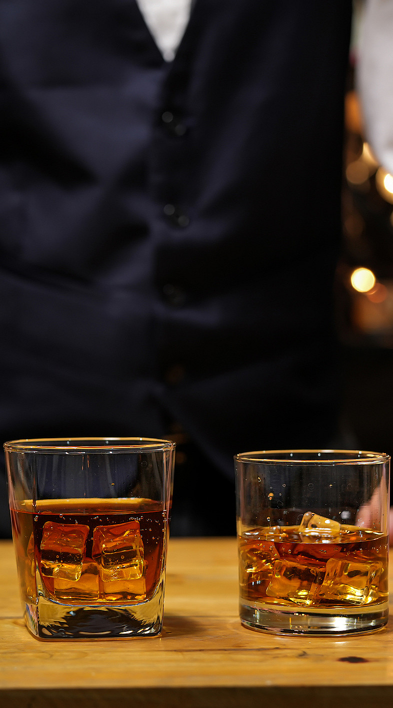 En kveld på whiskybar for to