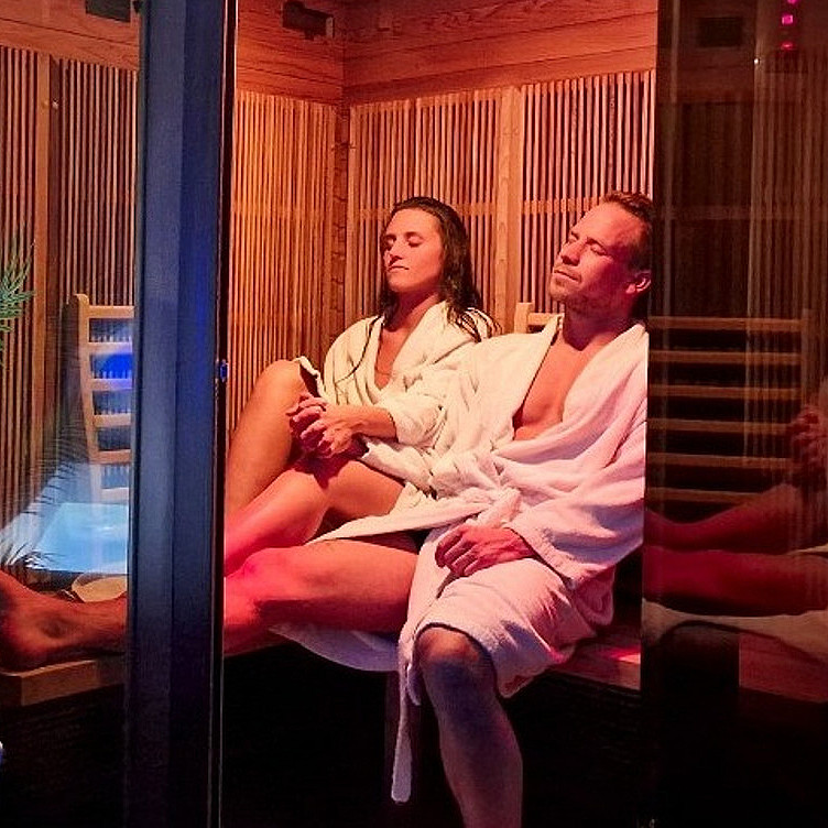 Floating, jacuzzi, sauna & isbad for to