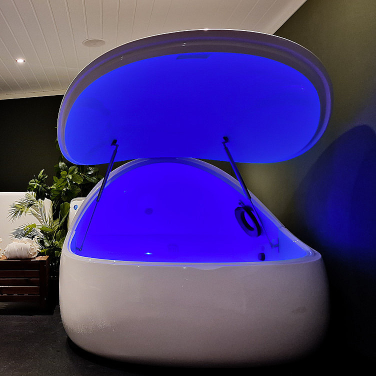 Floating, jacuzzi, sauna & isbad for to