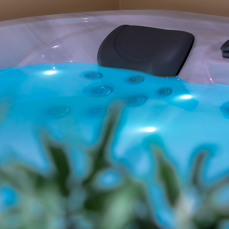 Jacuzzi, sauna & isbad for to