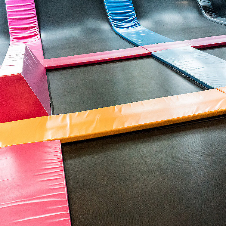 Gøy i trampolinepark