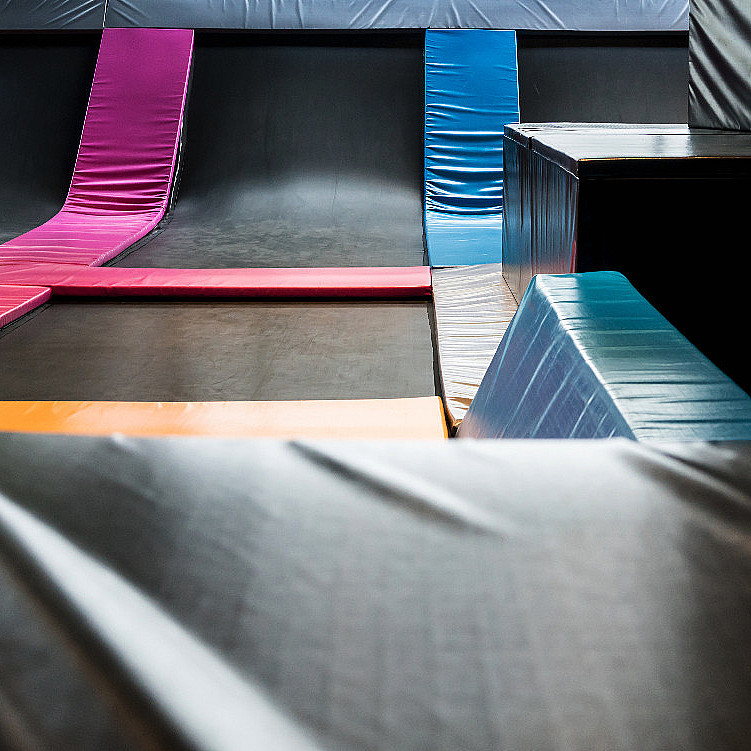 Gøy i trampolinepark
