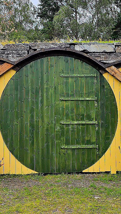 Hobbit Cabin - image 1