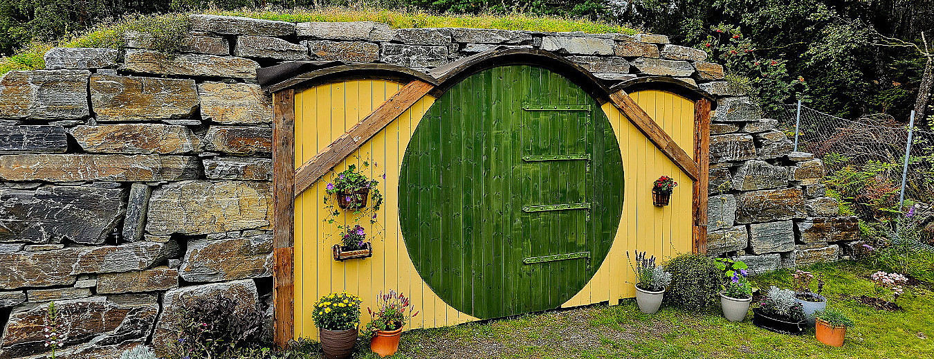 Hobbit Cabin