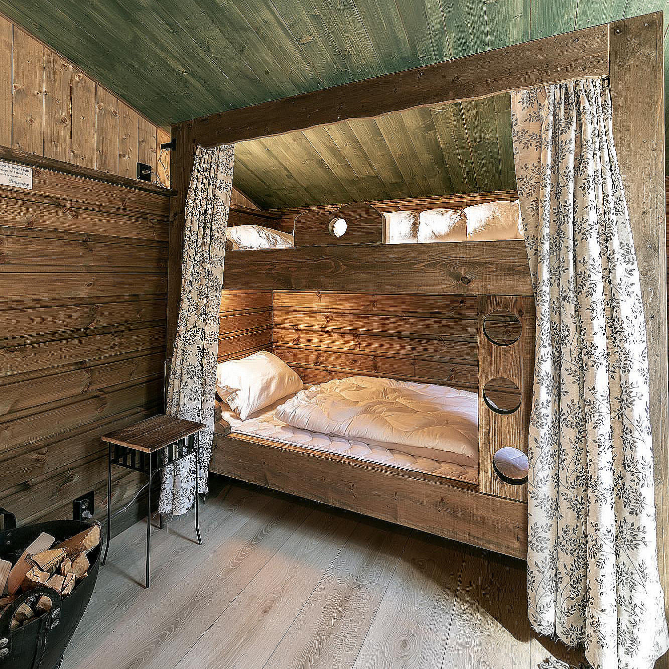 Hobbit Cabin