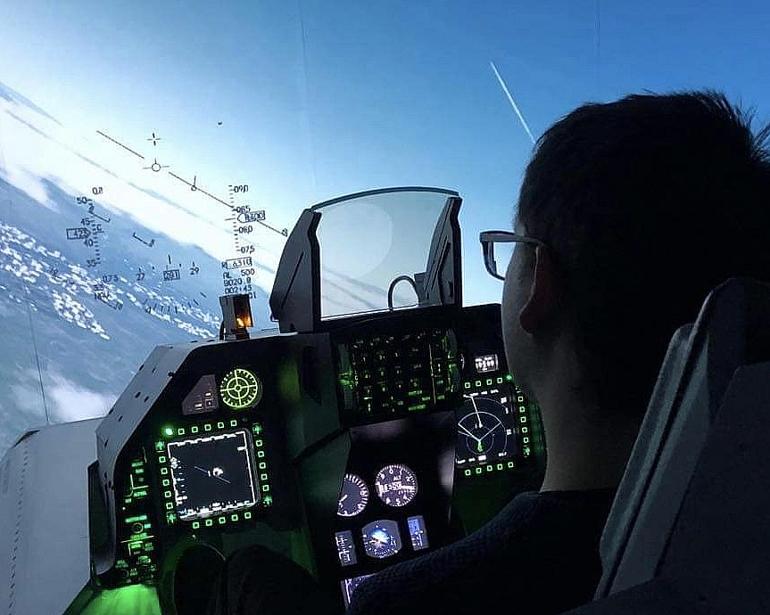Fly F-16 simulator