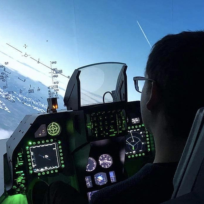 Fly F-16 simulator