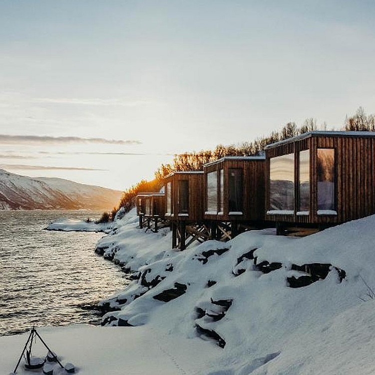 Arctic fjordcabins & destilleriomvisning