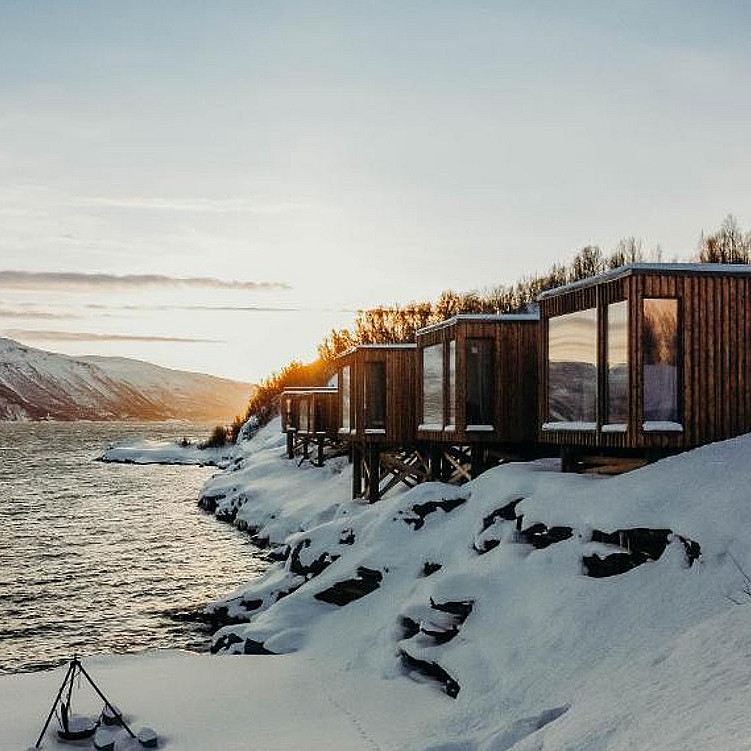 Arctic fjordcabins & destilleriomvisning