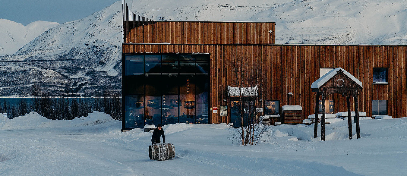 Arctic fjordcabins & destilleriomvisning