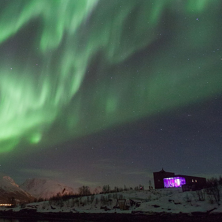 Arctic fjordcabins & destilleriomvisning