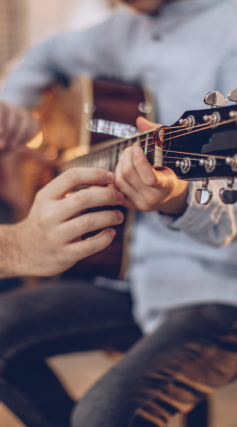 Lær å spille gitar