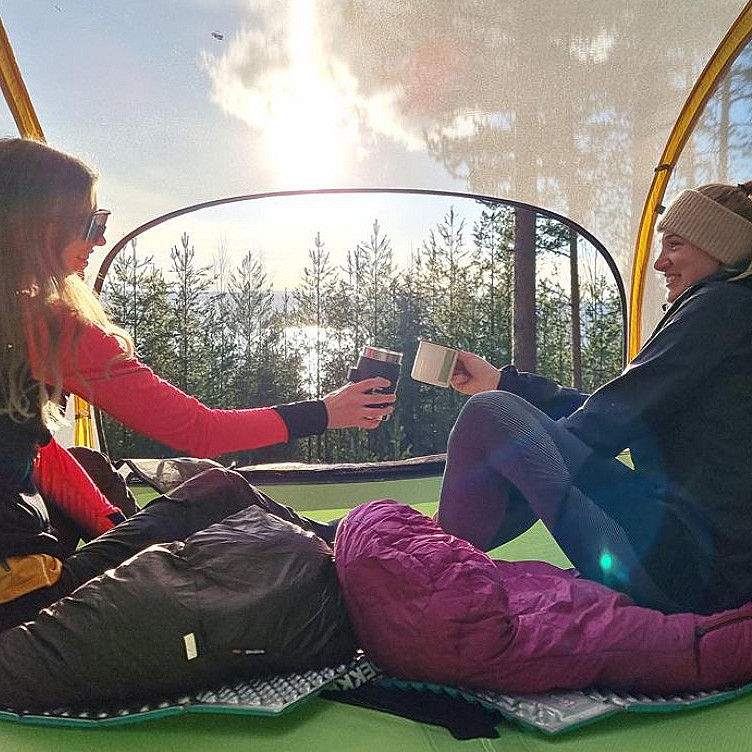 Svevetelt med gapahuk og grill