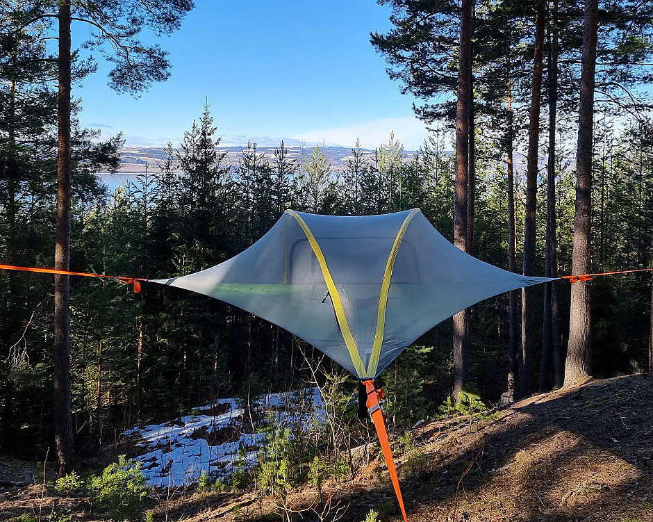 Svevetelt og klatrepark