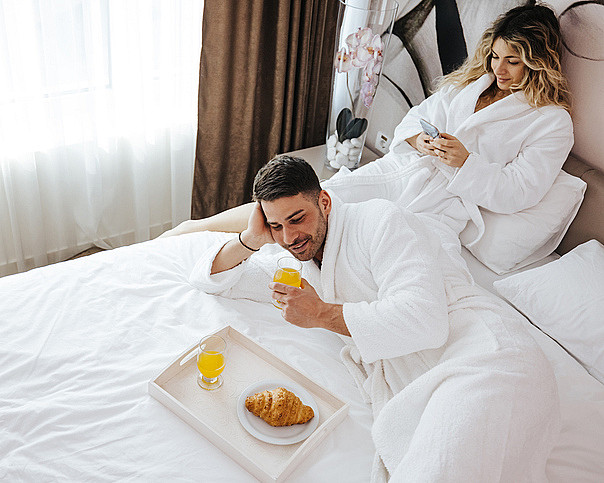 Hotellovernatting for to