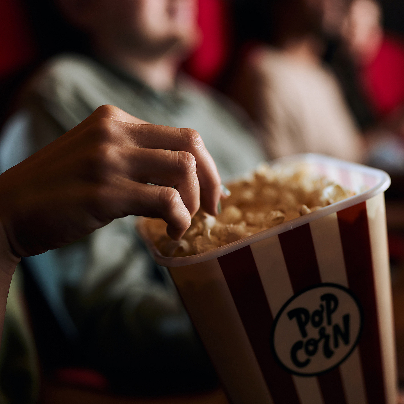 Kinodate med popcorn og brus