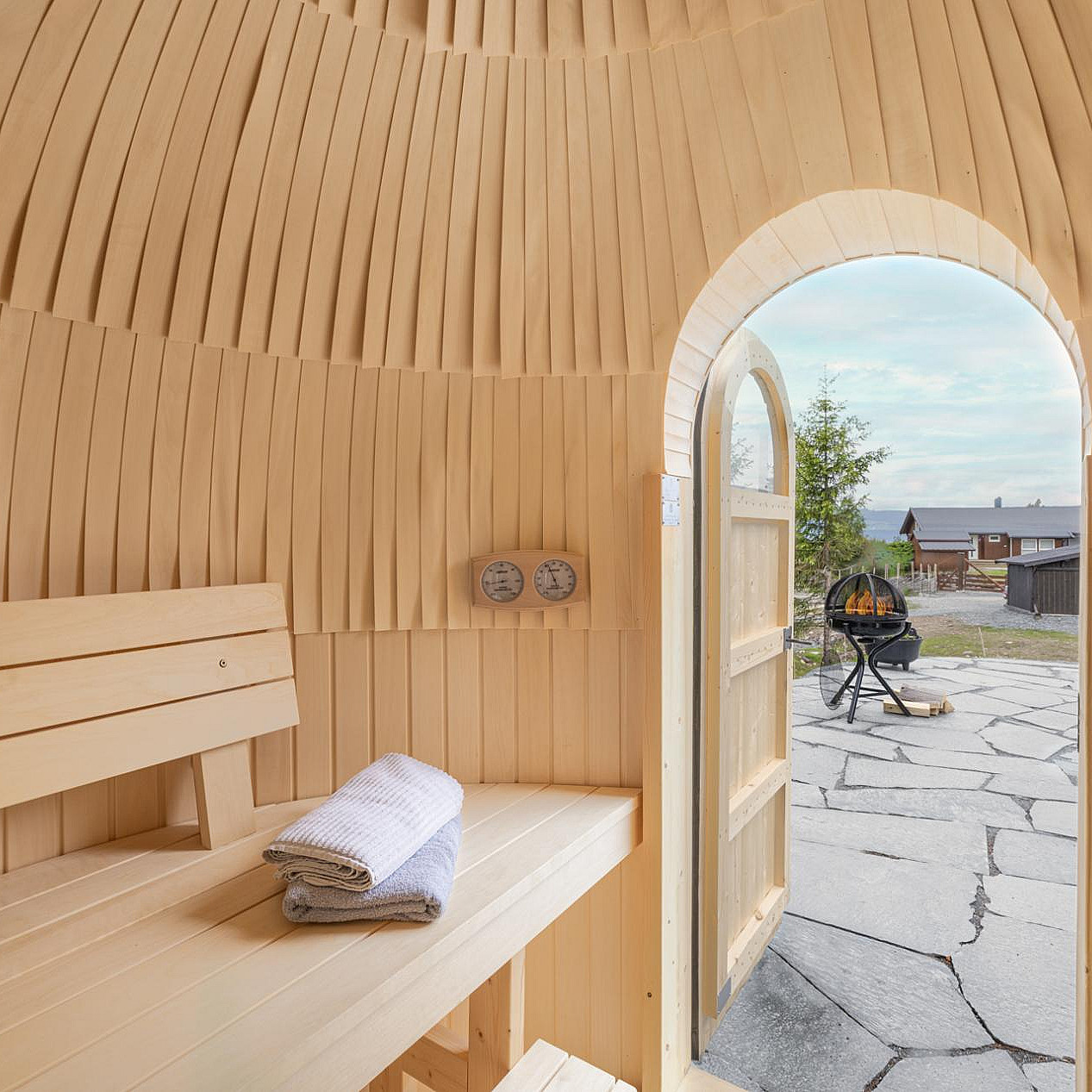 Overnatting i Igloohut