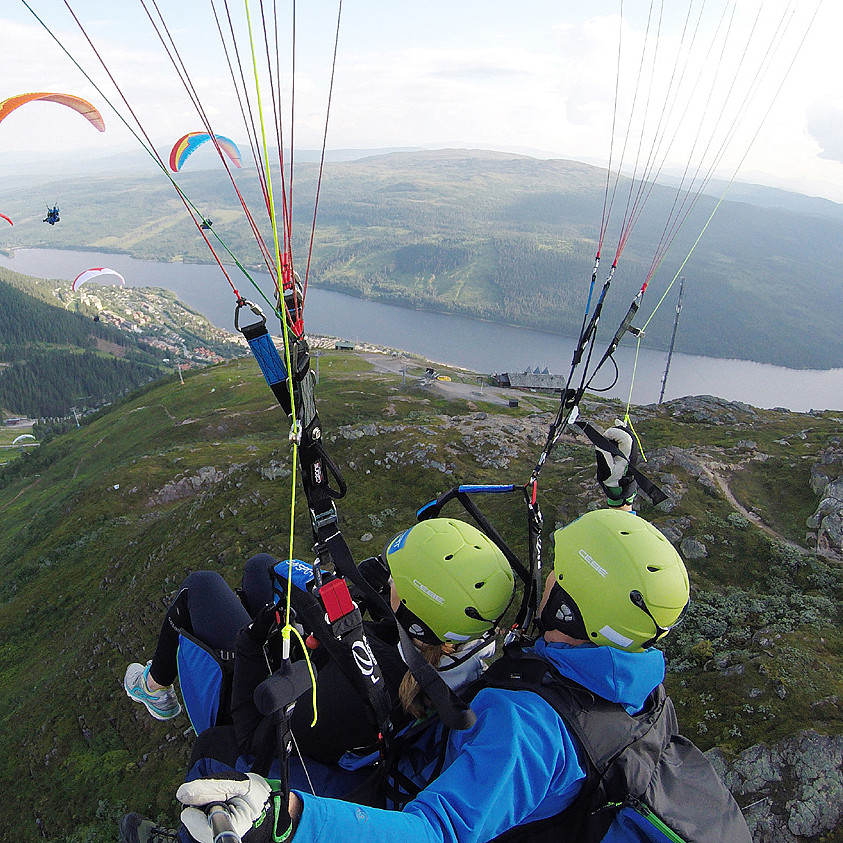 Paragliding tandem