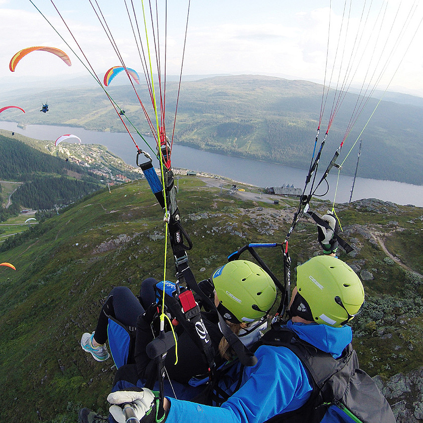 Paragliding tandem