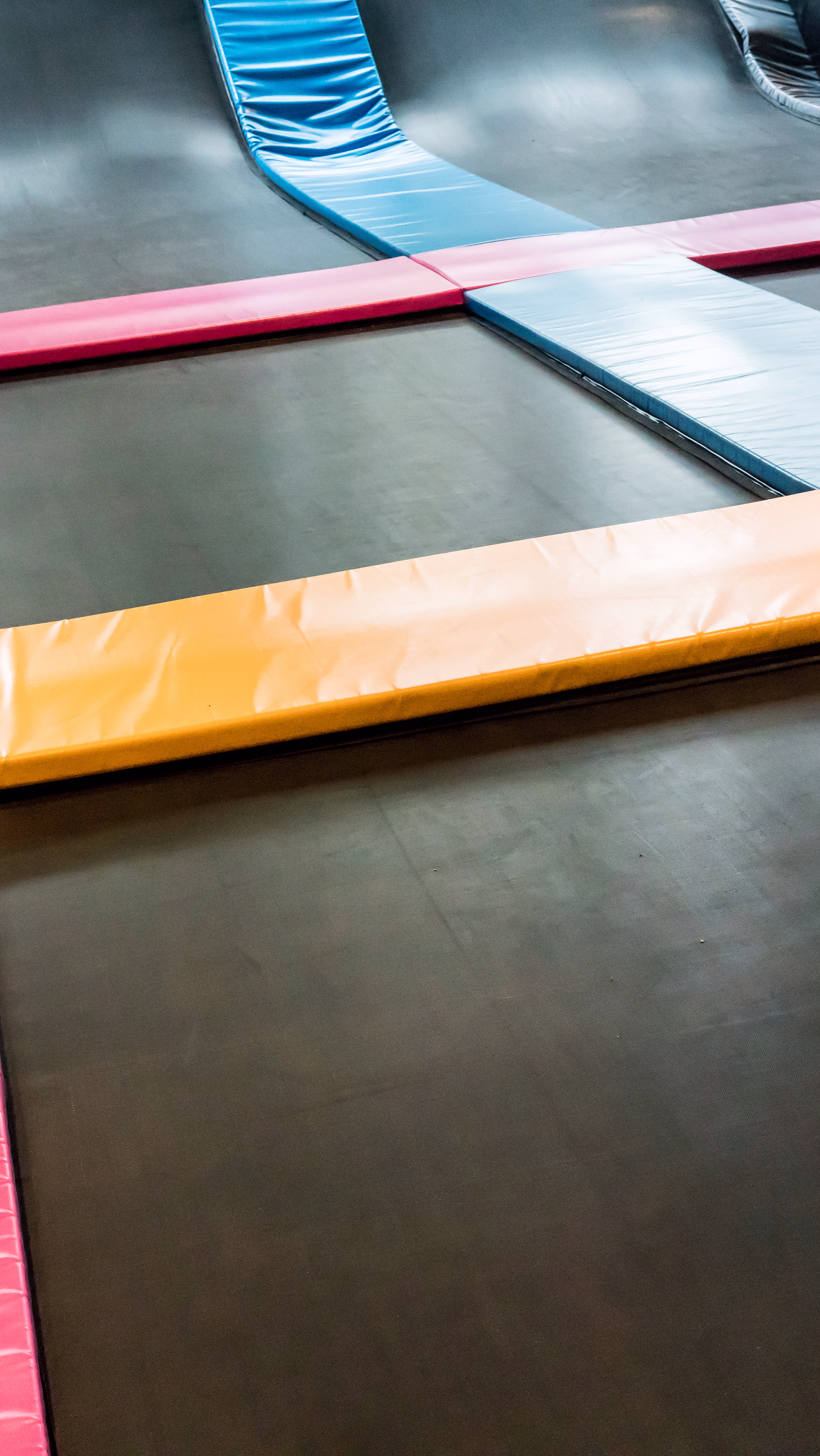 Gøy i trampolinepark - image 2