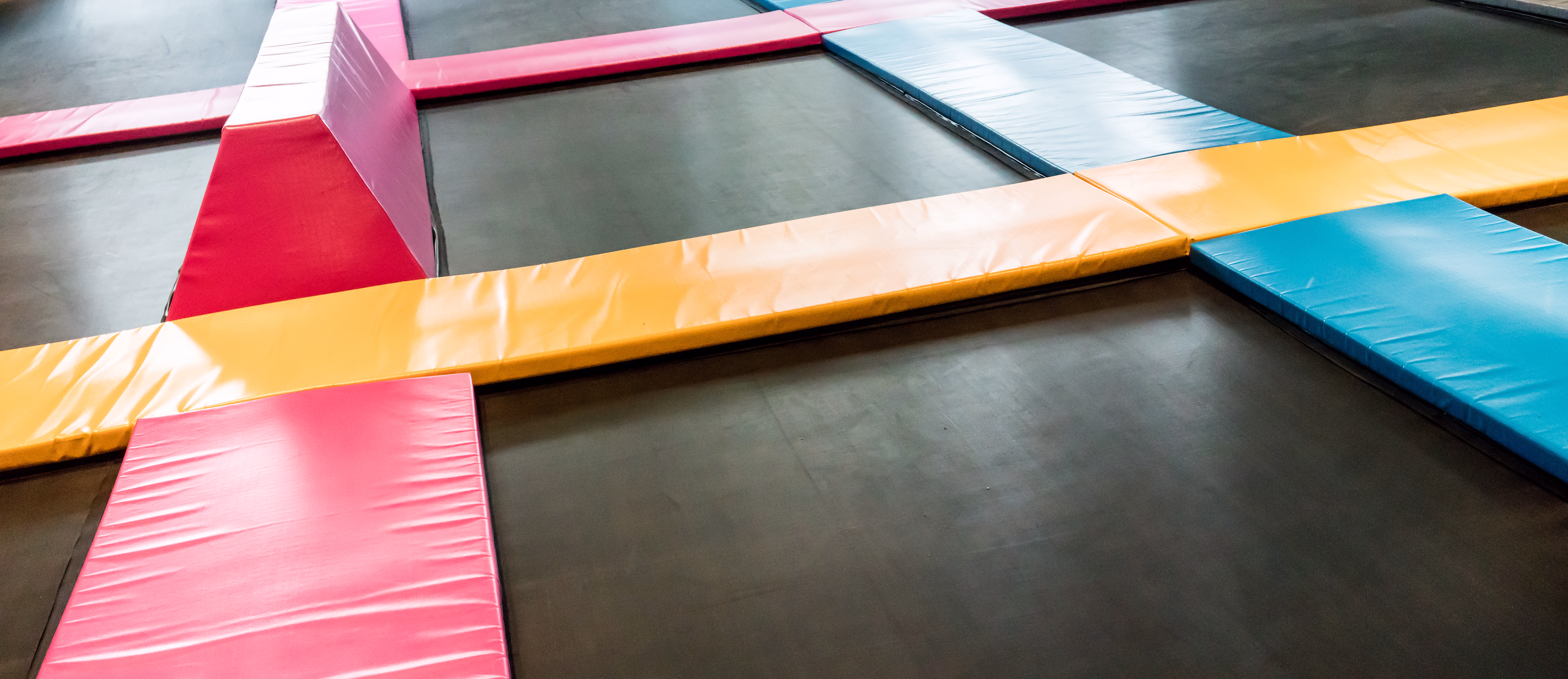 Gøy i trampolinepark - image 2