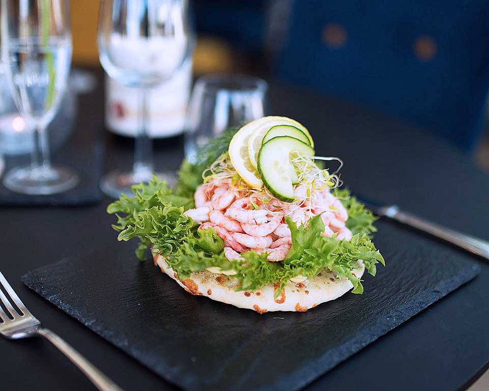 Herregårdsromantikk ved sjøen - image 4
