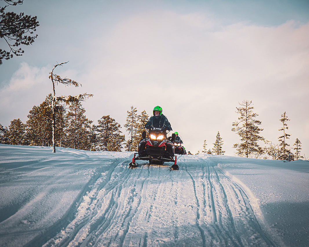 Snøscootersafari heldag - image 1