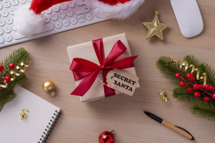 Den ultimate guiden til Secret Santa-gaver: Gavetips som begeistrer, overrasker og imponerer