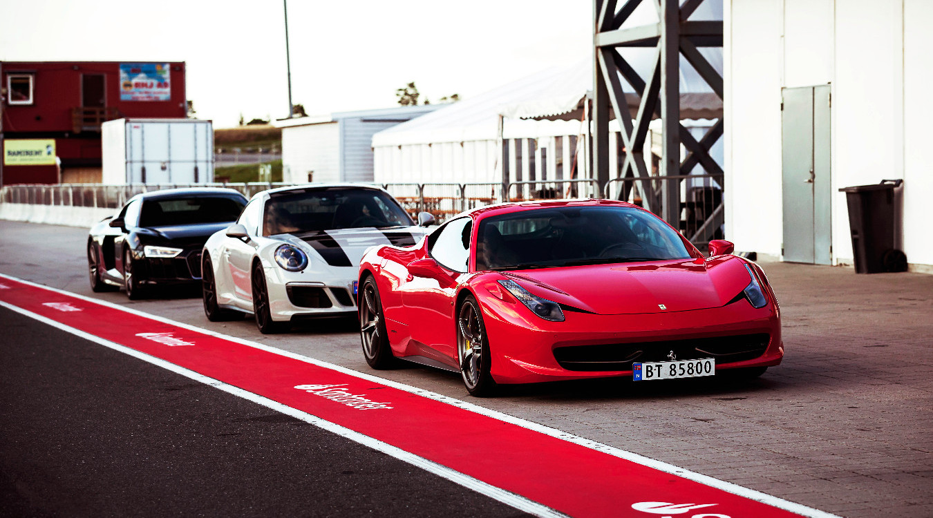 Kjør Supersportsbil på racerbane