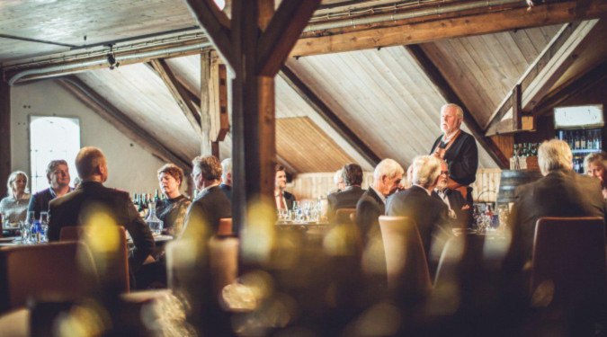 Brenneriomvisning akevitt