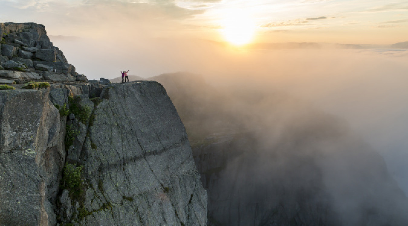 Se soloppgangen fra Preikestolen