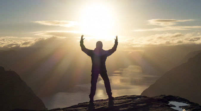 Se soloppgangen fra Preikestolen